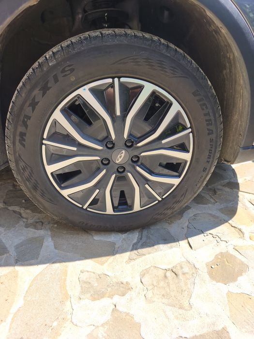 Vând anvelope vara 225/60/18