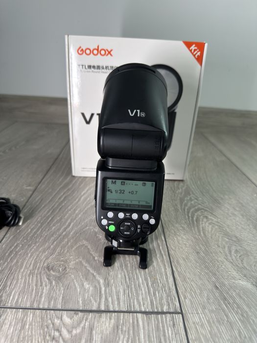 Bliț Godox V1 pentru Nikon