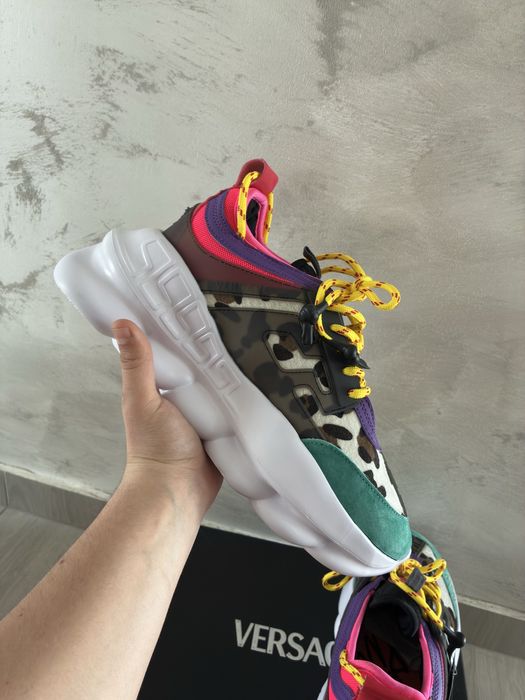 Versace chain reaction