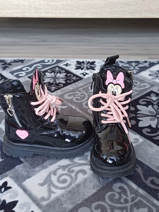 Adidasi, ghetuțe și pantofiori