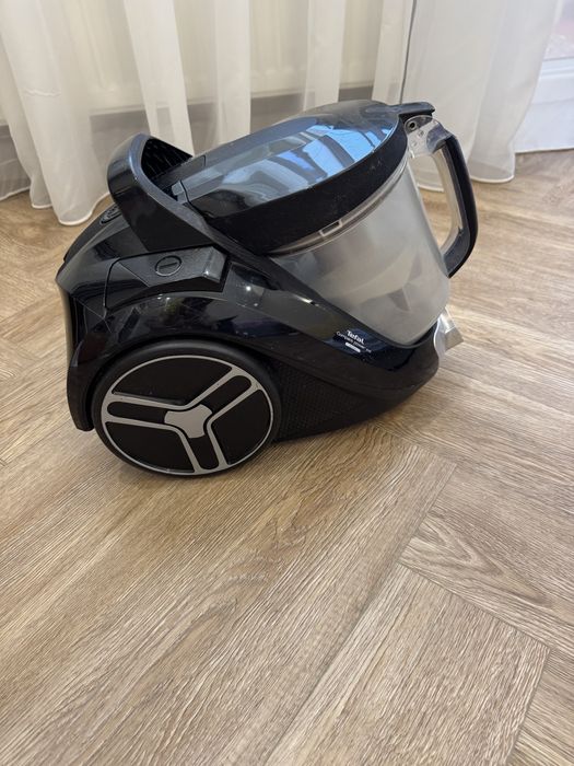 Пылесос Tefal  в черной расцветке