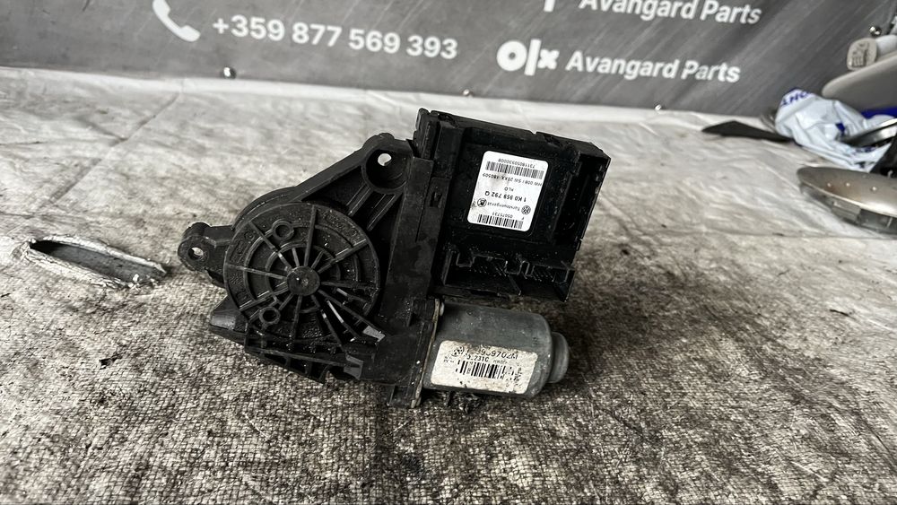 Volkswagen Golf 6 моторче предно ляво стъкло