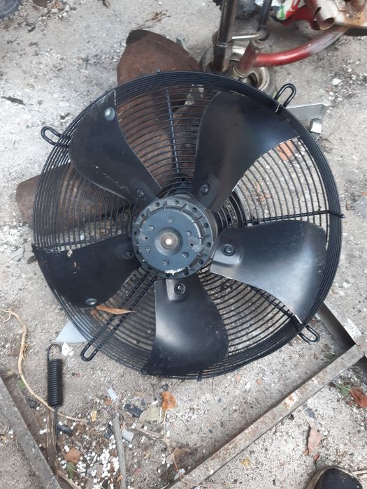 Метална перка със корпус