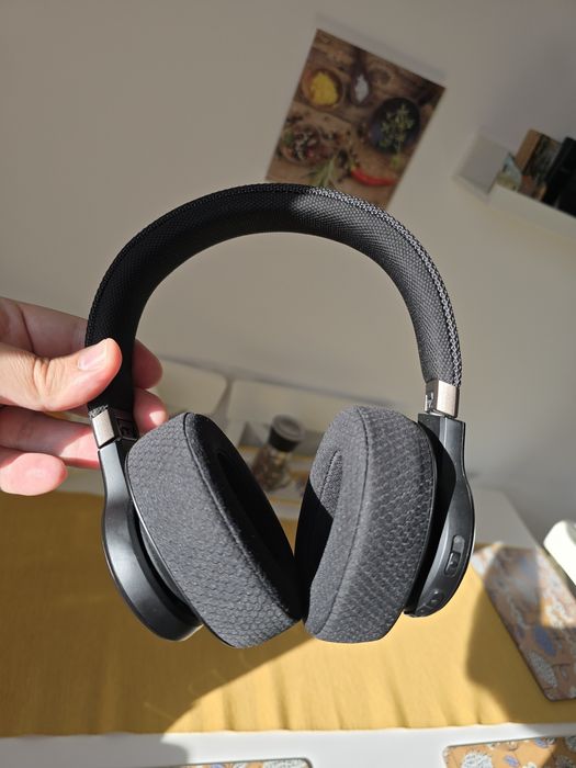 Vand casti over-the-ear JBL ca noi