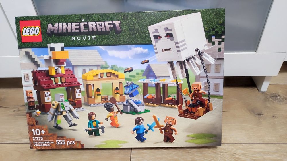 Vând LEGO Minecraft 21273- 555 piese
