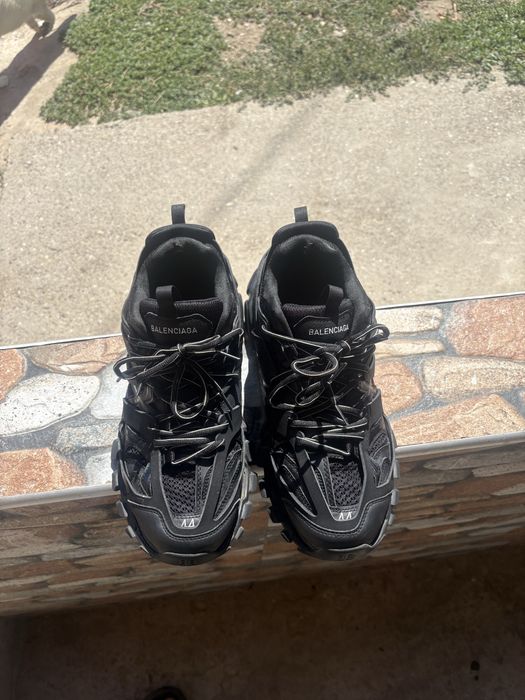 Vand balenciaga track furtati foarte putin