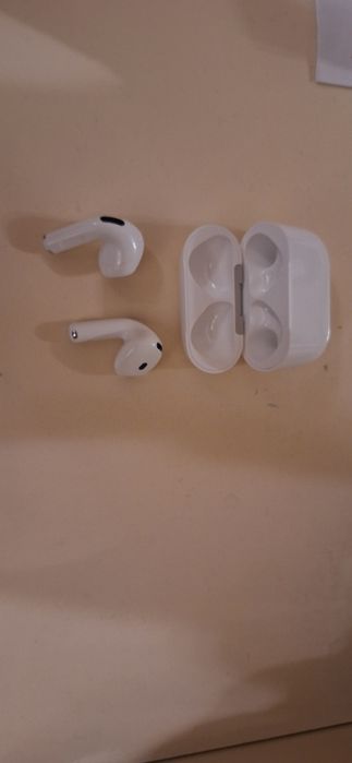 AirPods 4 Active Noise Cancellation