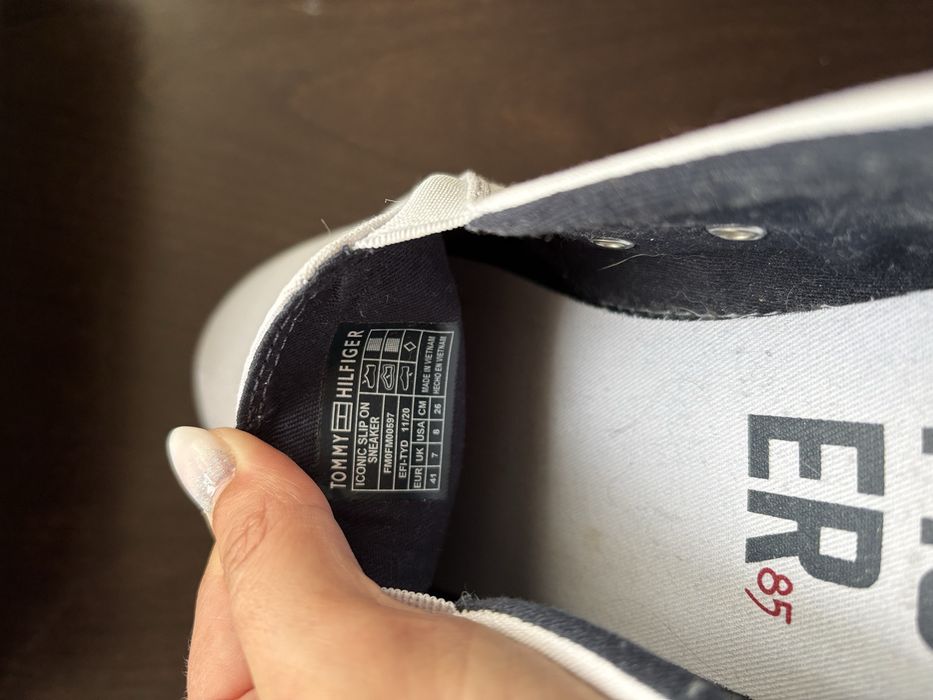 Продавам обувки Tommy Hilfiger – №41