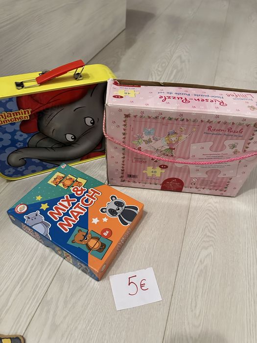 Продавам контейнер с детски играчки