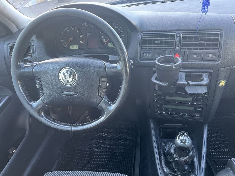 VW Golf 4 1.6 FSI cutie 6 trepte
An 2002 
Acte la zi/fiscal 
Cutie man