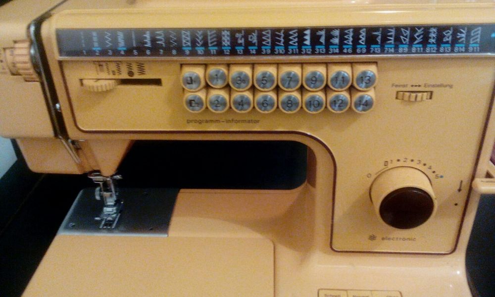 Многооперационна японска шевна машина