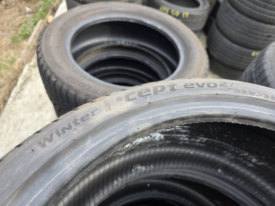 4бр Зимни гуми 235 35 19 - Hankook