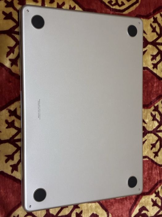 MacBook Air M3 в идеальном состоянии.