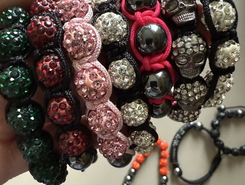 Vand 11 bratari cu pietricele