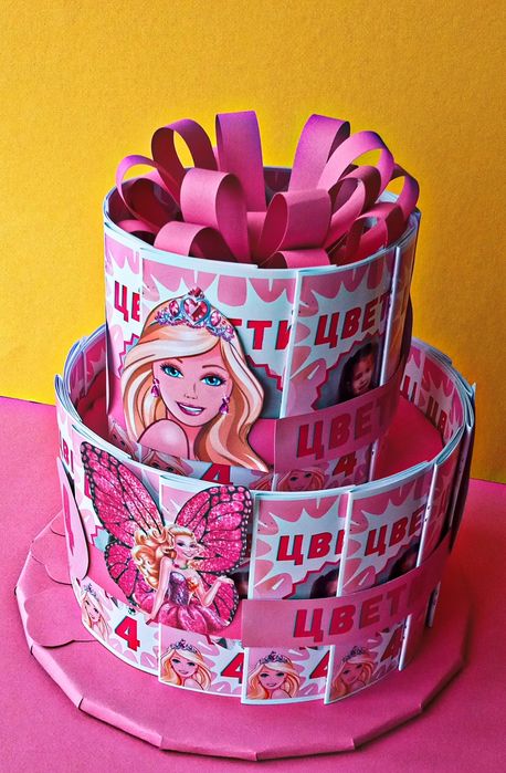 Картонена торта от книжки за оцветяване за рожден ден.