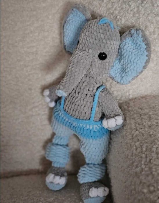 Elefănțelul Norocel – o îmbrățișare cusută cu grijă