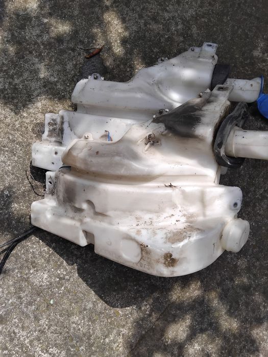 Казанче течност за чистачки Audi A8 D3 Ауди