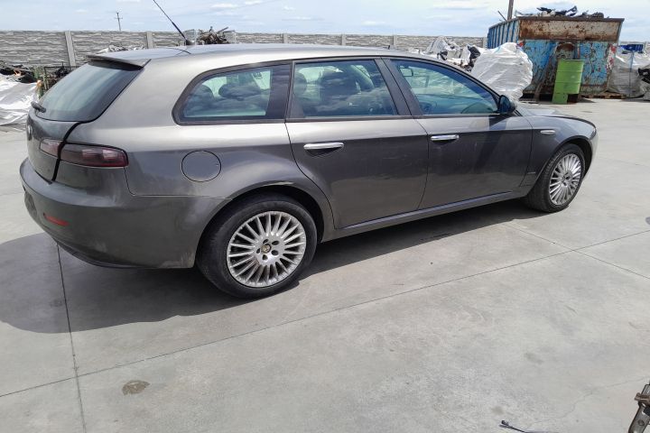 Dezmembrez Alfa Romeo 159 1
