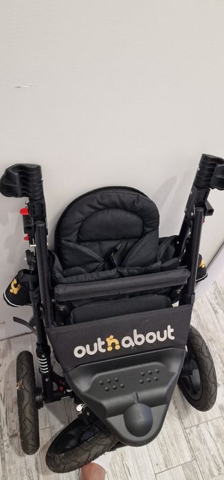 Out n about количка