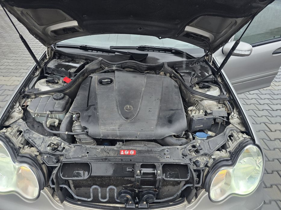 Vând Mercedes-Benz C class