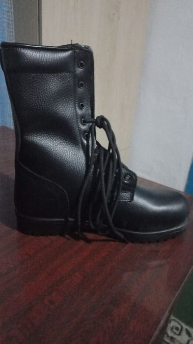 Ботинки на высоком берце