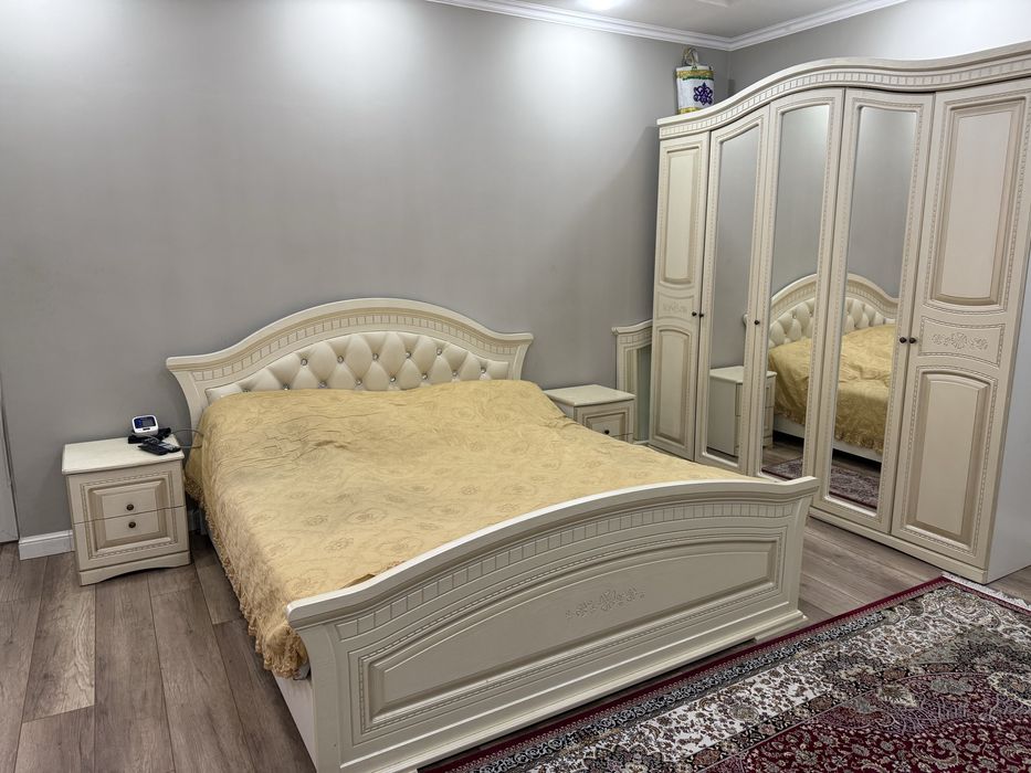 Спальный гарнитур. В хорошем состоянии.