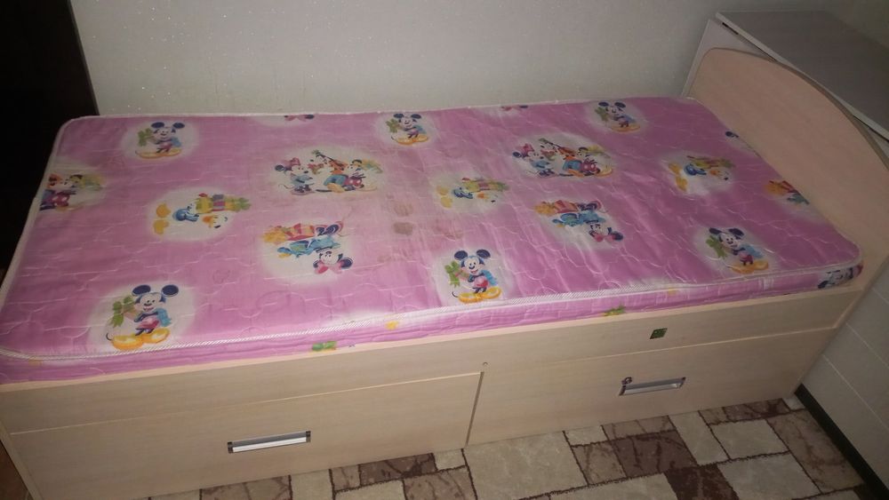 Кровать детская,с матрасом