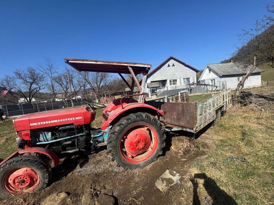 Vând tractor Masey Ferguson cu remorca