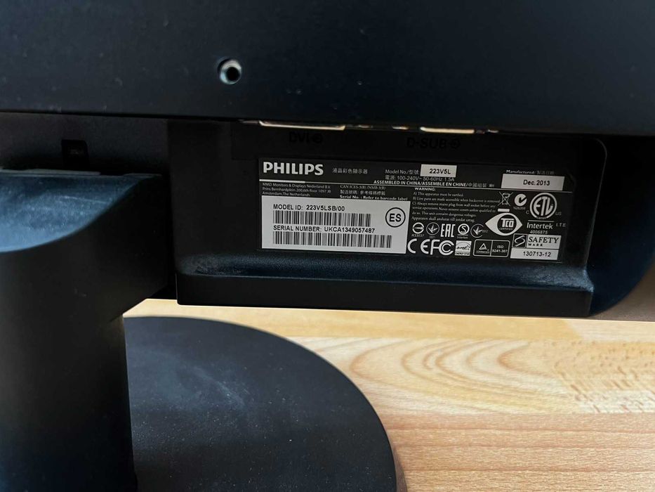 монитор Philips 223V5L