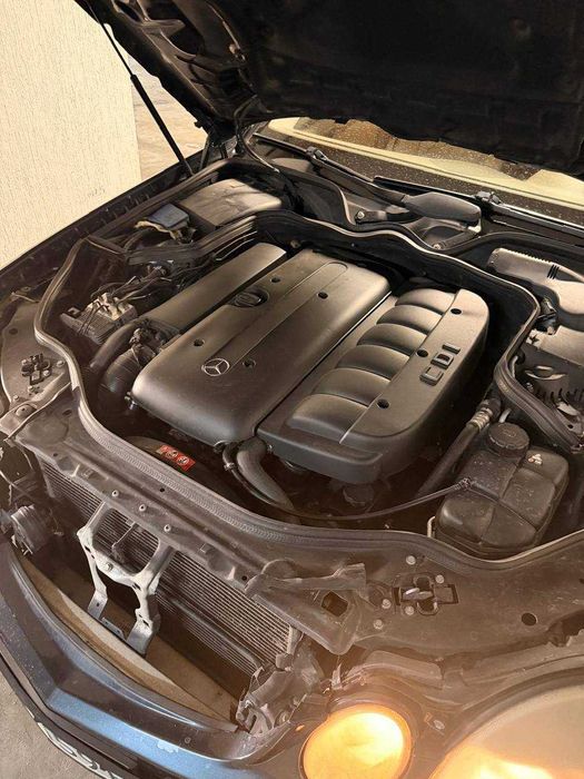 Автомобил Mersedes Benz
