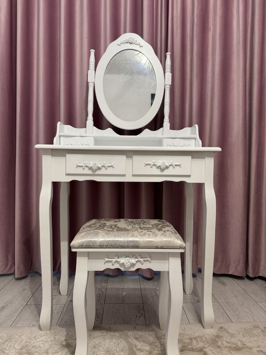 Inchiriez masuta gatit mireasa si manechini mire / mireasa