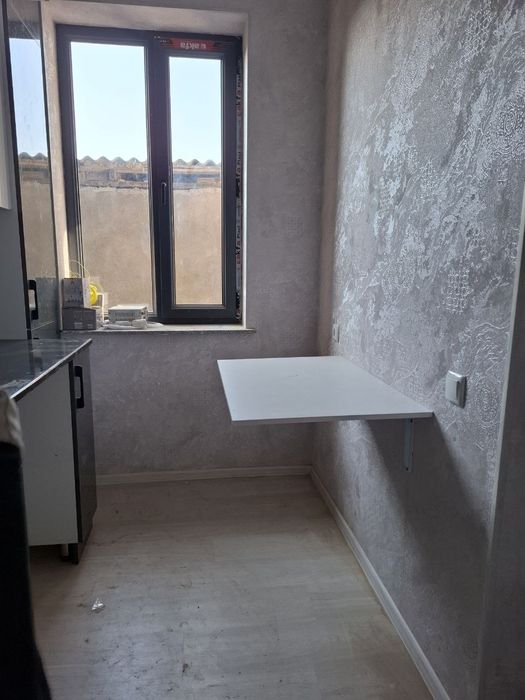 1 xonali kvartira sotiladi novostroyka remonti bilan