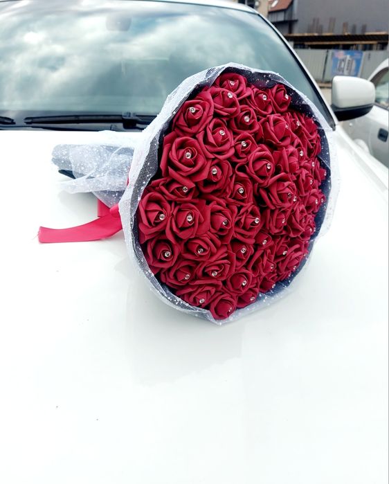 Стилни букети за цял живот от 51 рози