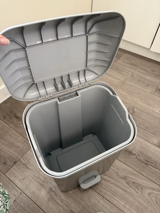 Мусорное ведро контейнер