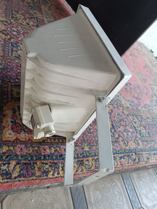 Прожектор галогенный