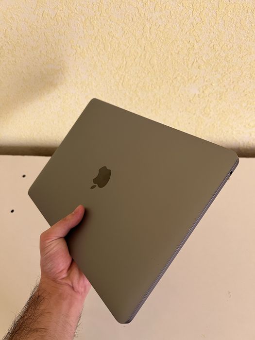 MacBook Pro M1 16GB / 512GB SSD sotiladi