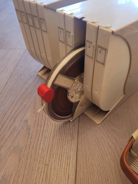 Hornyphon cu magazie de benzi