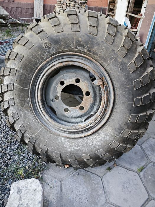Шина с диской на ГАЗ 66 11