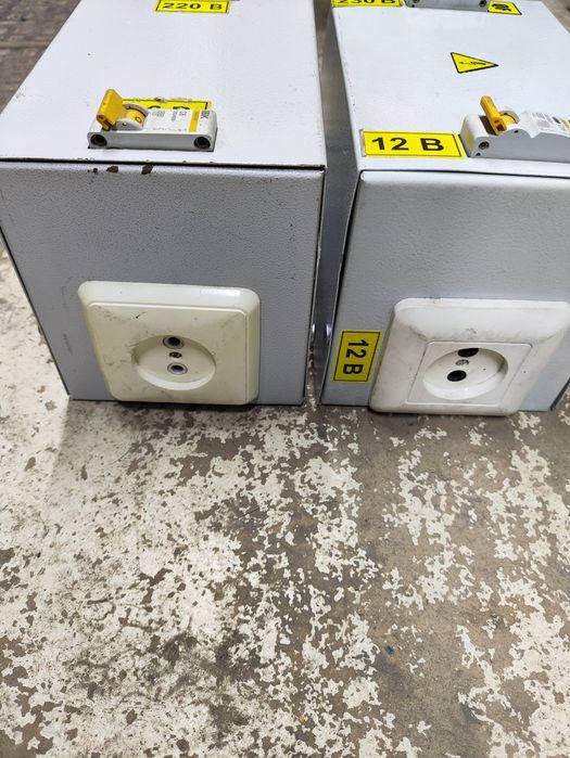 Понижающий трансформатор в корпусе