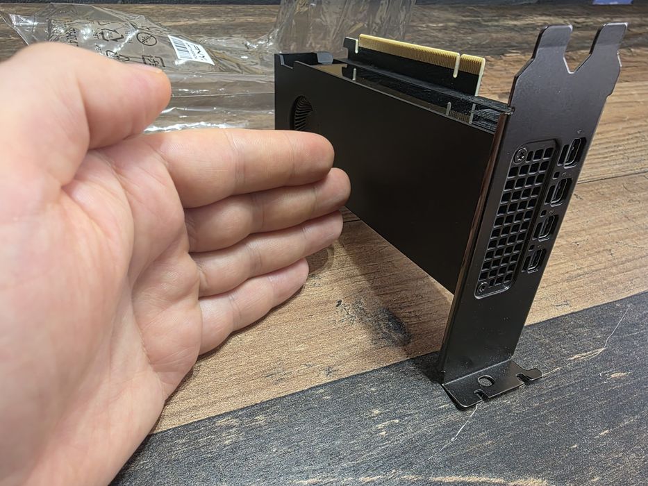 RTX a2000 6GB DDR6 - (мини)2 слотова карта 70w консумация graphics cars графична карта