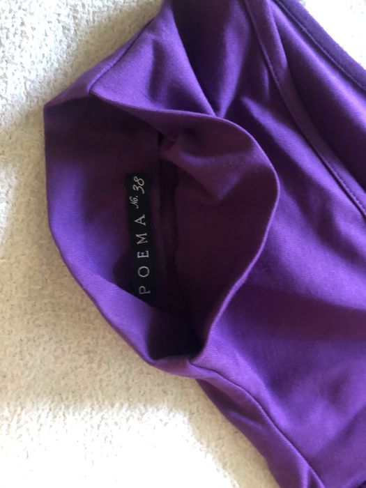 Rochie stramta cu taietura in zona umarului