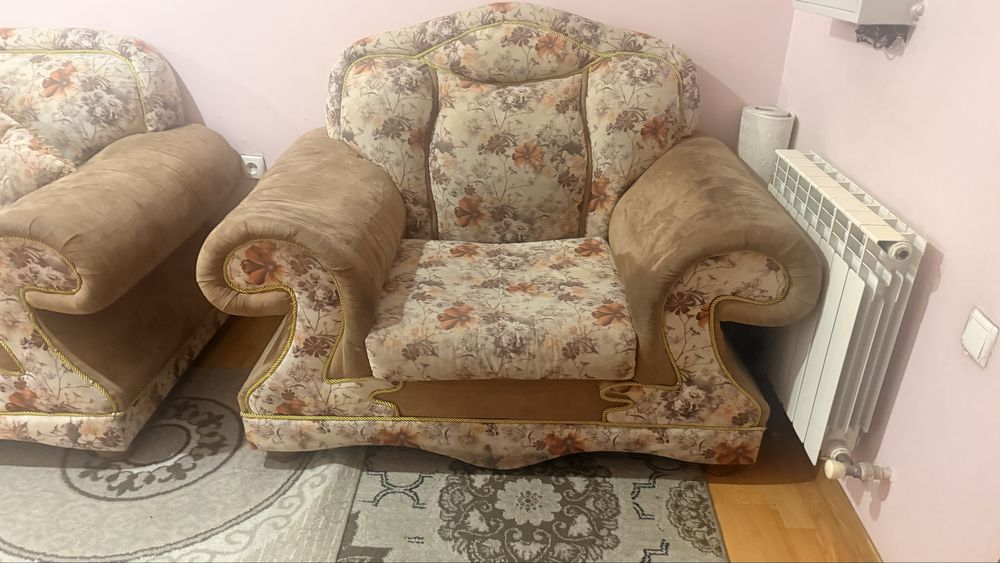Отдам комплект диванов даром. Самовывоз!