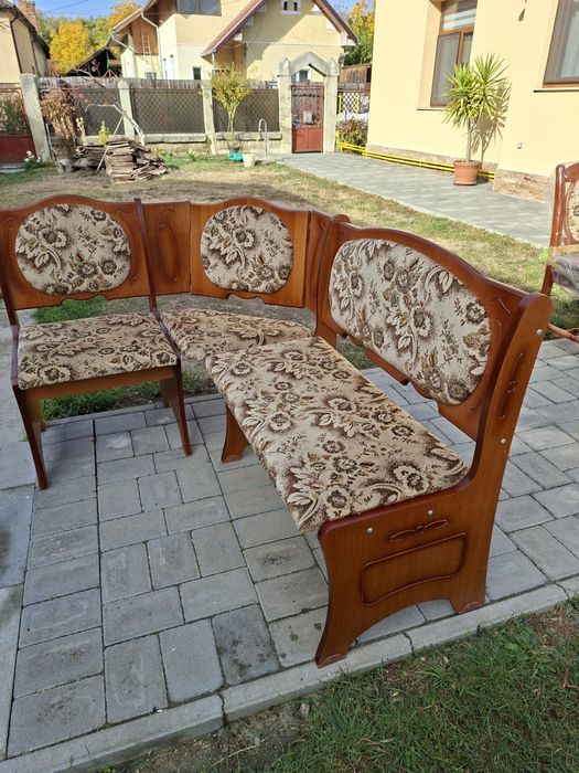 Vand masa cu 2 scaune si coltar de bucatarie