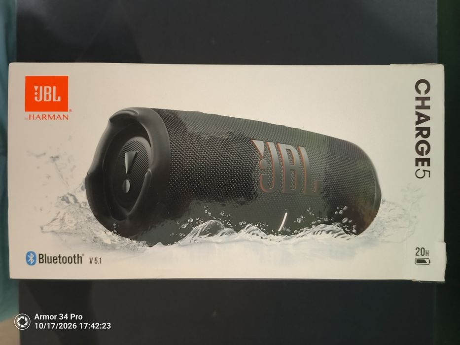 Продавам jbl charge 5