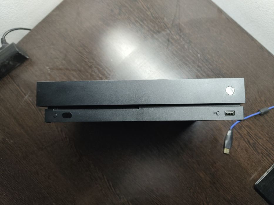 В продаже Xbox one x