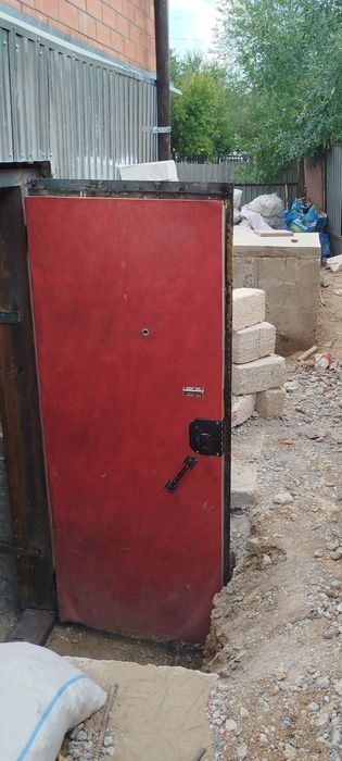 Продам железные двери без коробов советские