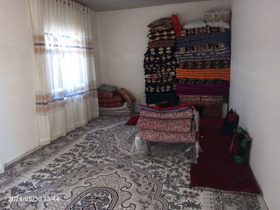 Уй сотилади участка 4 хонаси бор яшаш учун газ свет сув бор дакументла