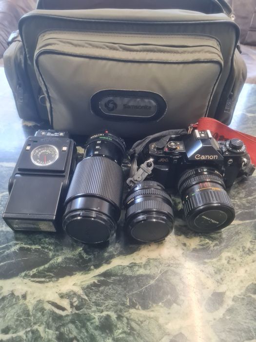Canon A-1 + обективи + светломер + чанта Samsonite (аналогов комплект)