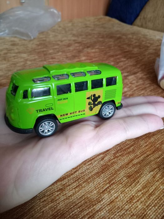 Машинка игрушечная