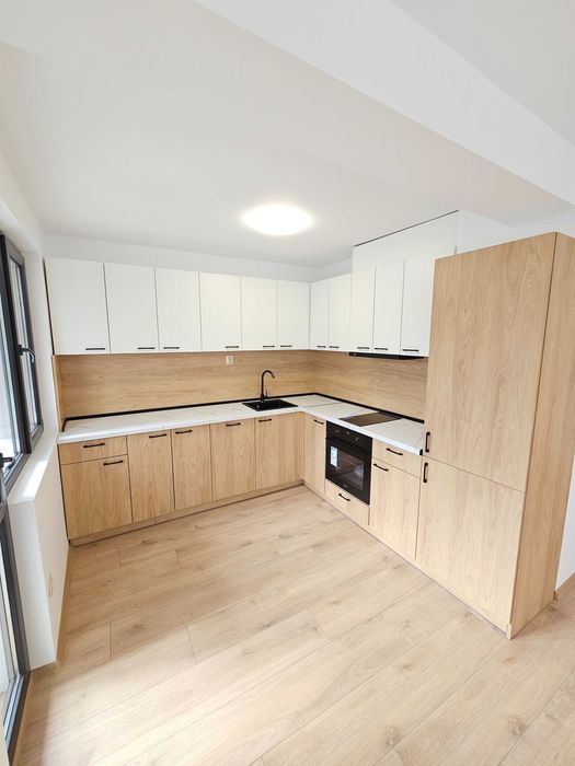 Продава се Тристаен апартамент в Варна, Център - 95 кв.м за 2315 €/кв.м - Снимка #2